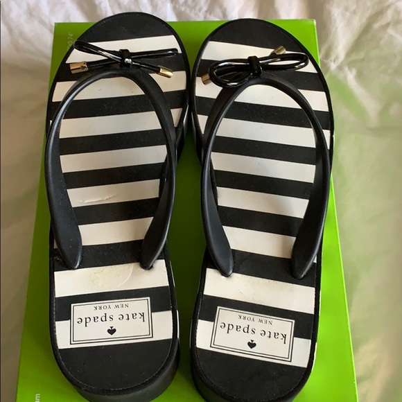 Kate Spade Rhett Black & White Wedge flip flops - Picture 2 of 8